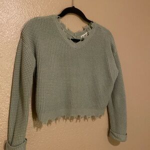 Moon & Madison sage cropped sweater with raw hem. Size XS, GUC